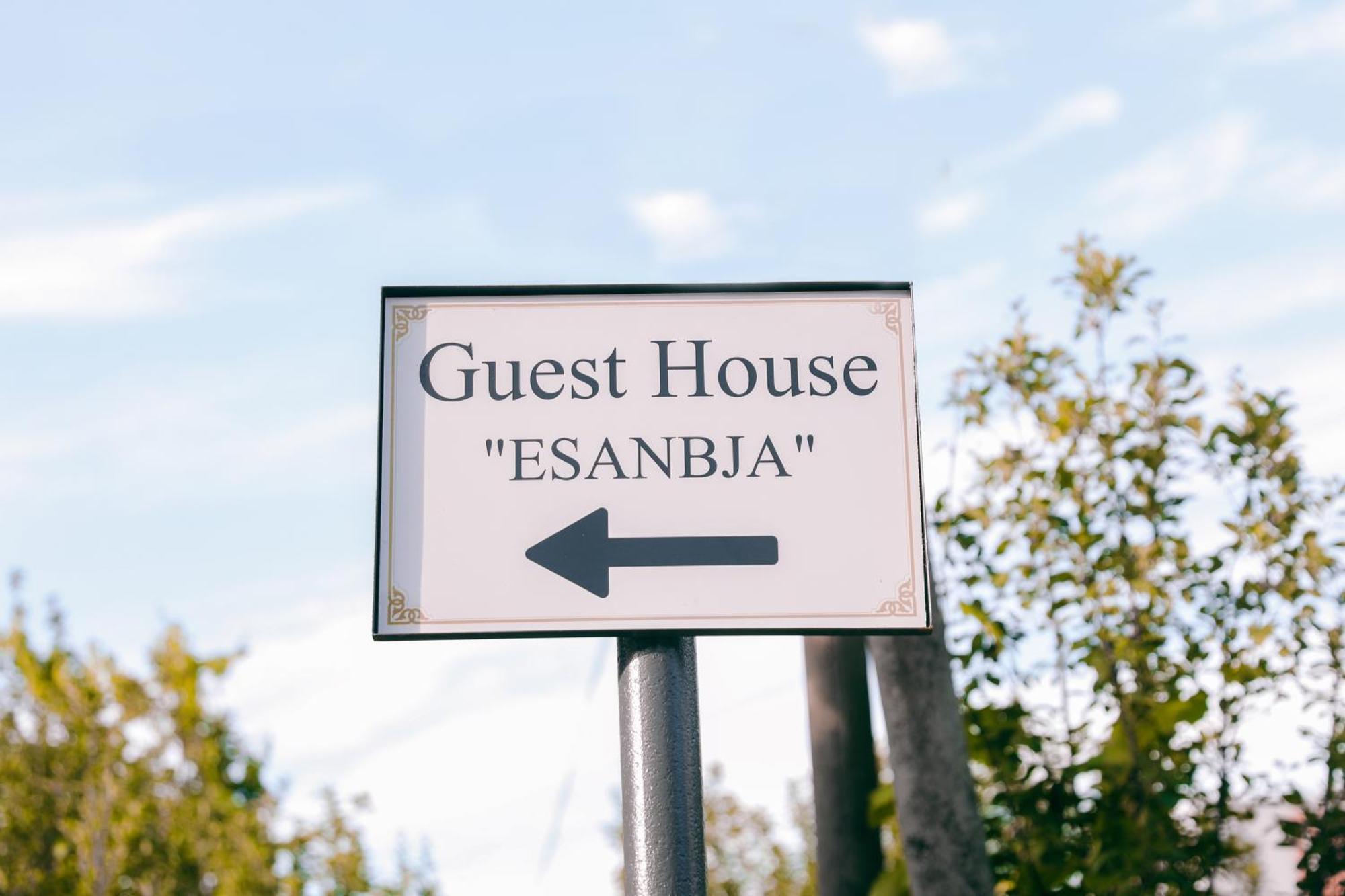 Guest House Esanbja Berat Exterior photo