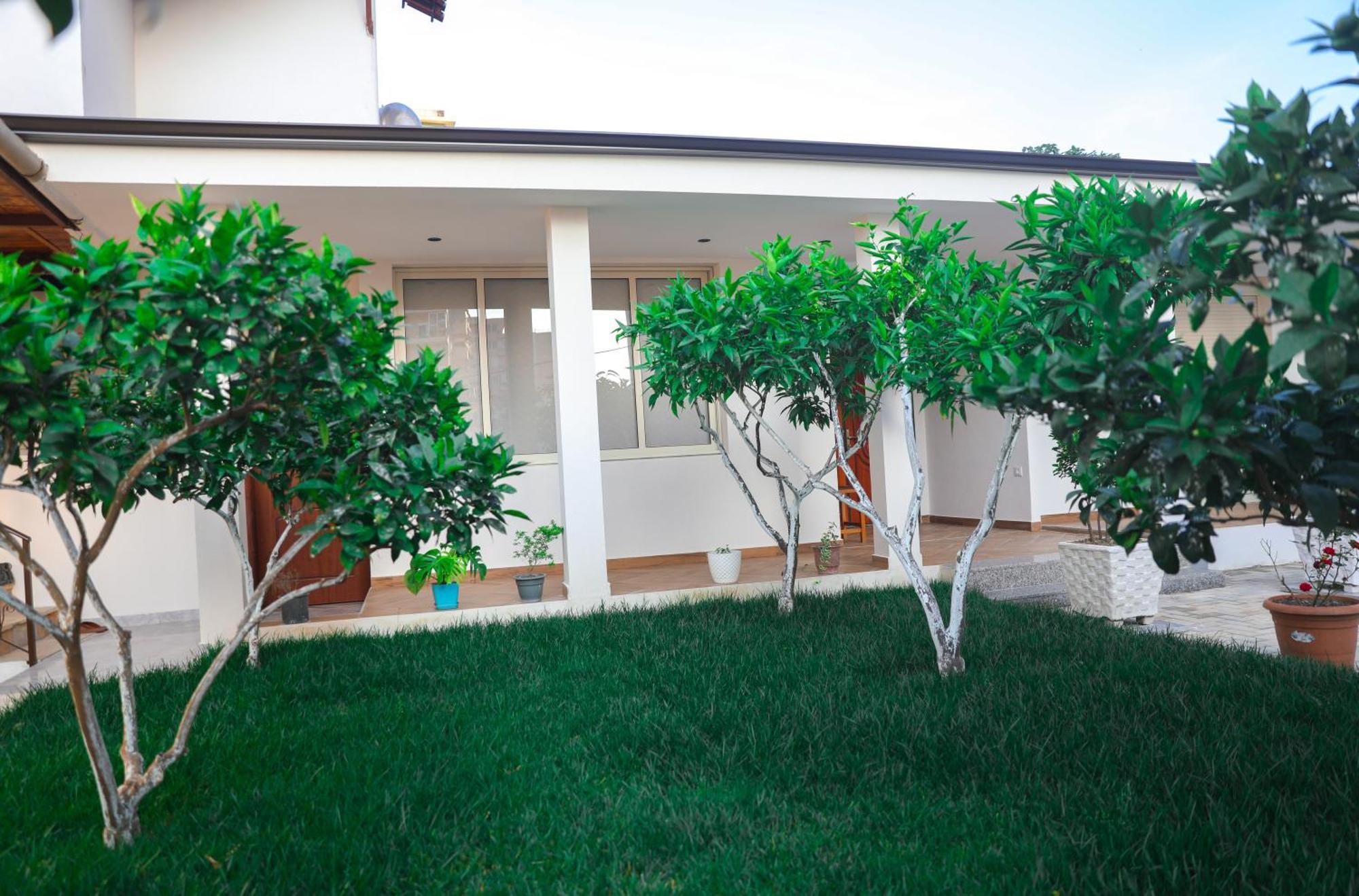 Guest House Esanbja Berat Exterior photo