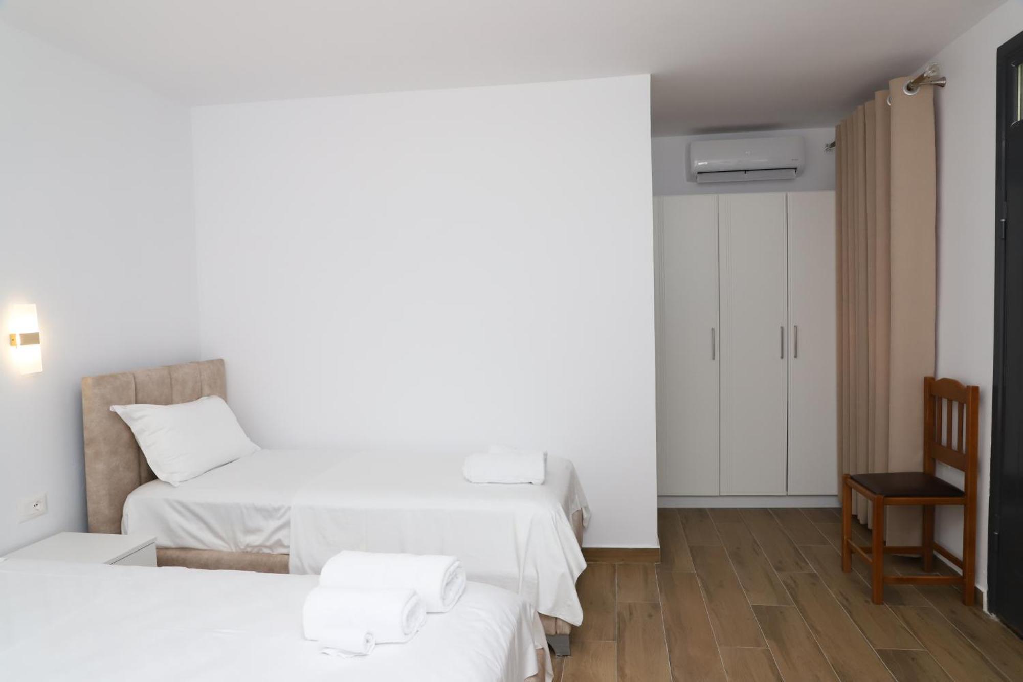 Guest House Esanbja Berat Exterior photo