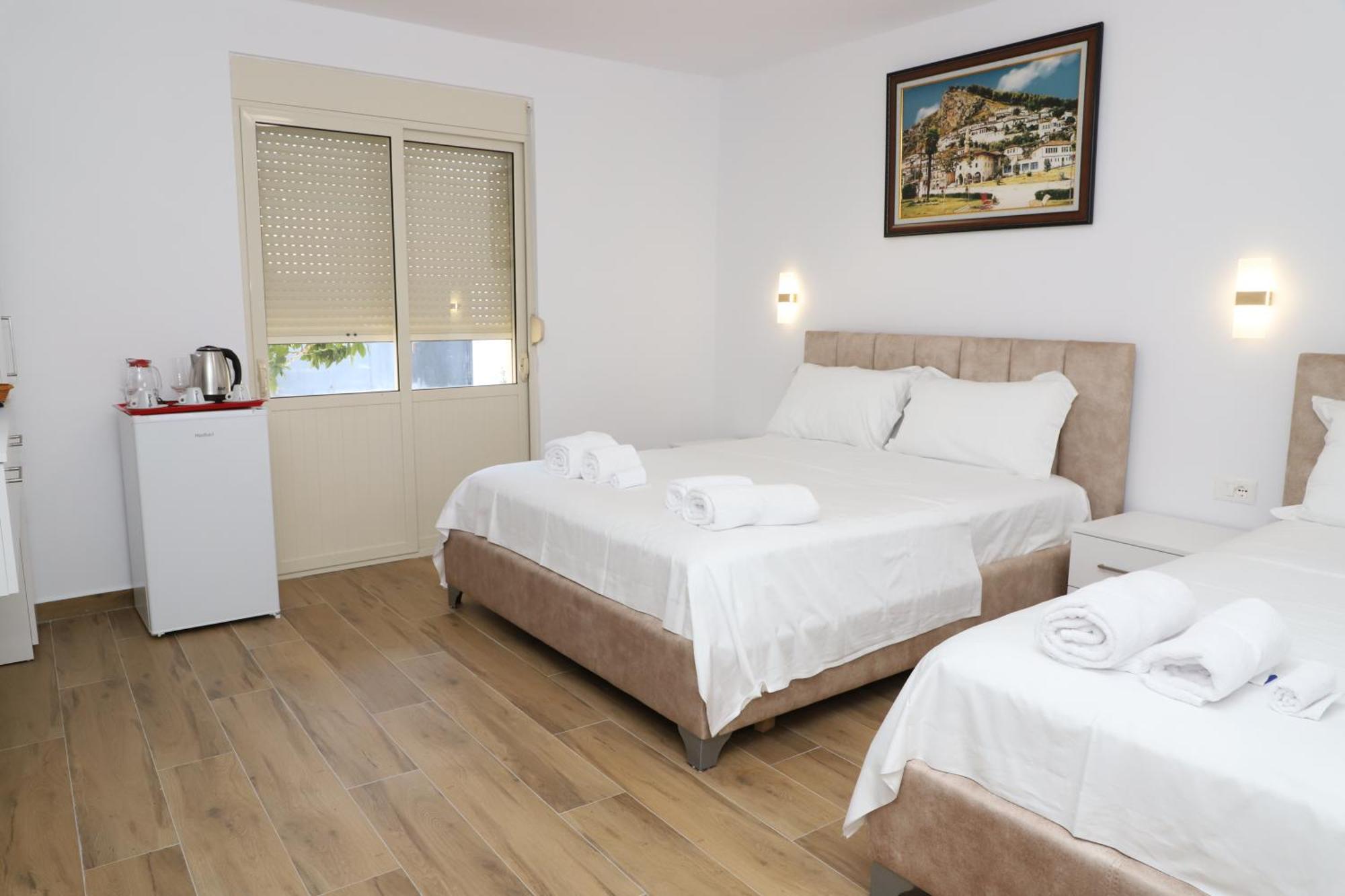 Guest House Esanbja Berat Exterior photo