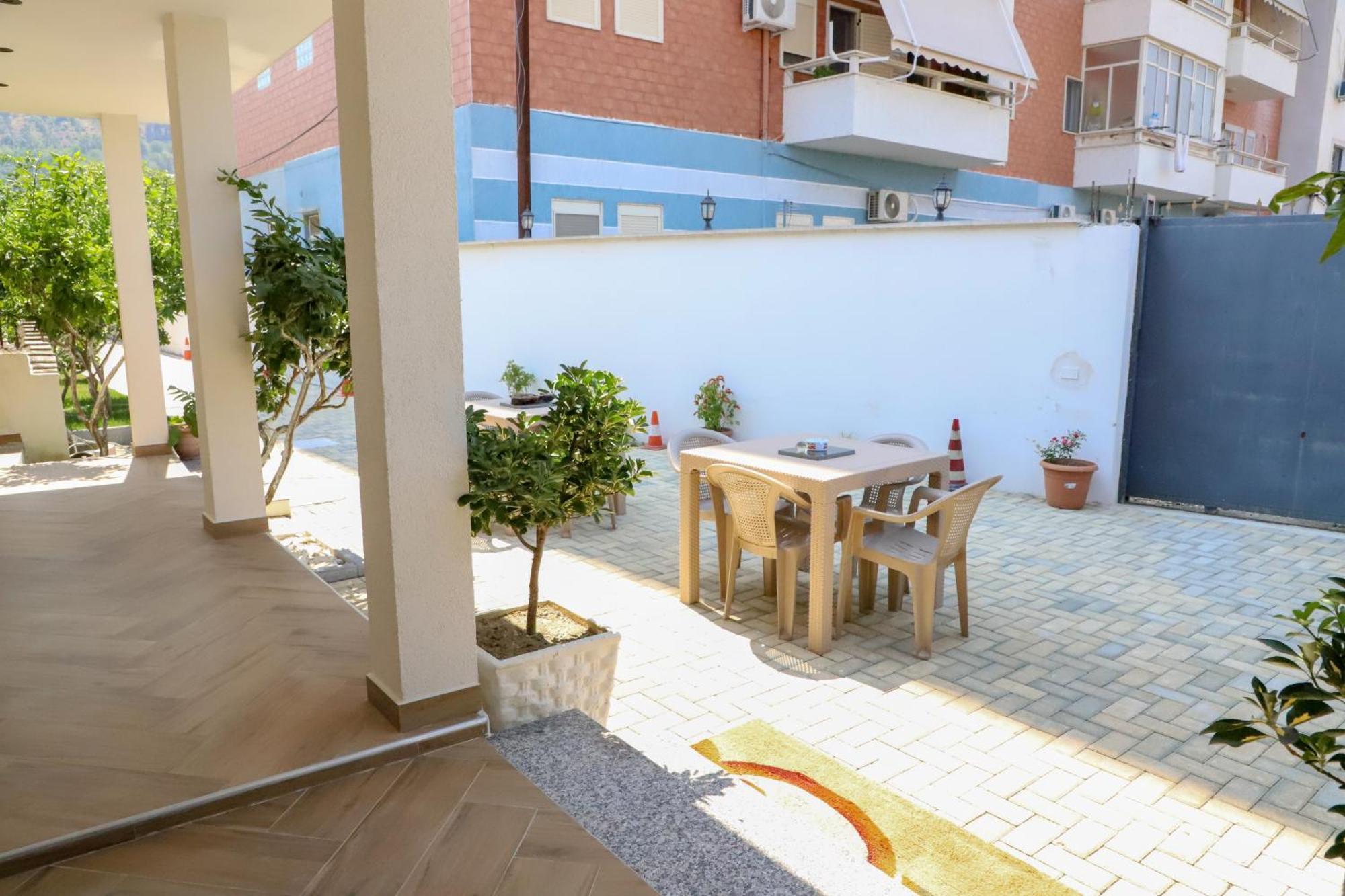 Guest House Esanbja Berat Exterior photo