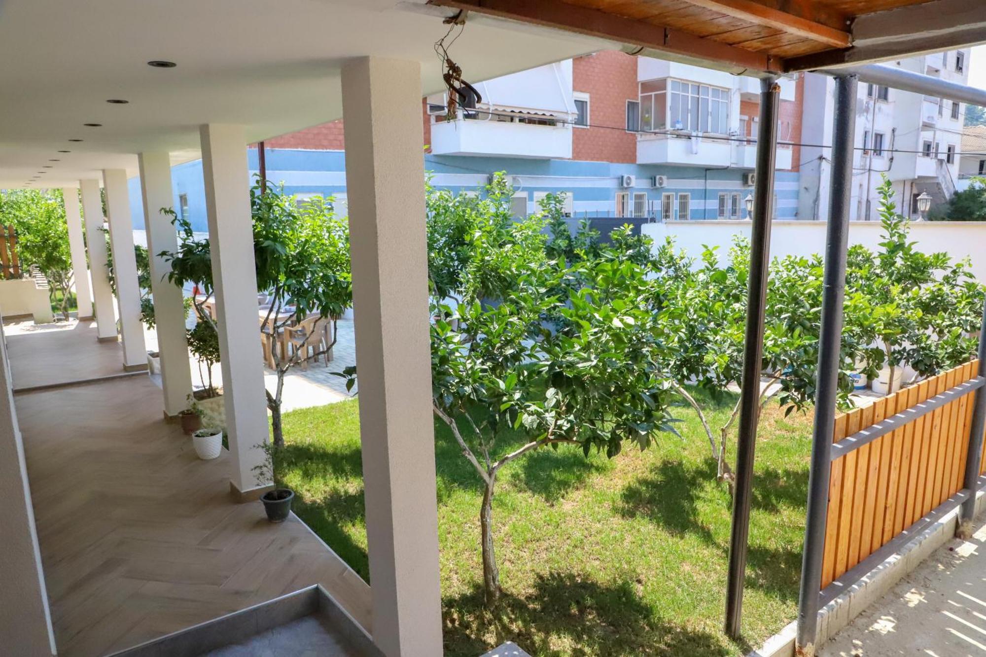Guest House Esanbja Berat Exterior photo