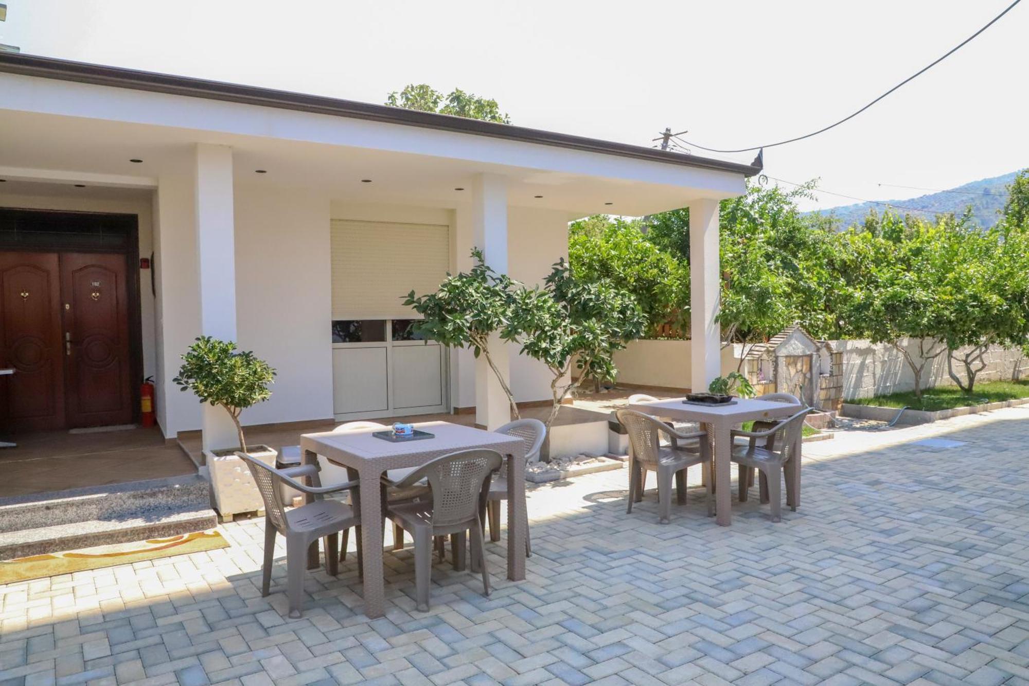 Guest House Esanbja Berat Exterior photo