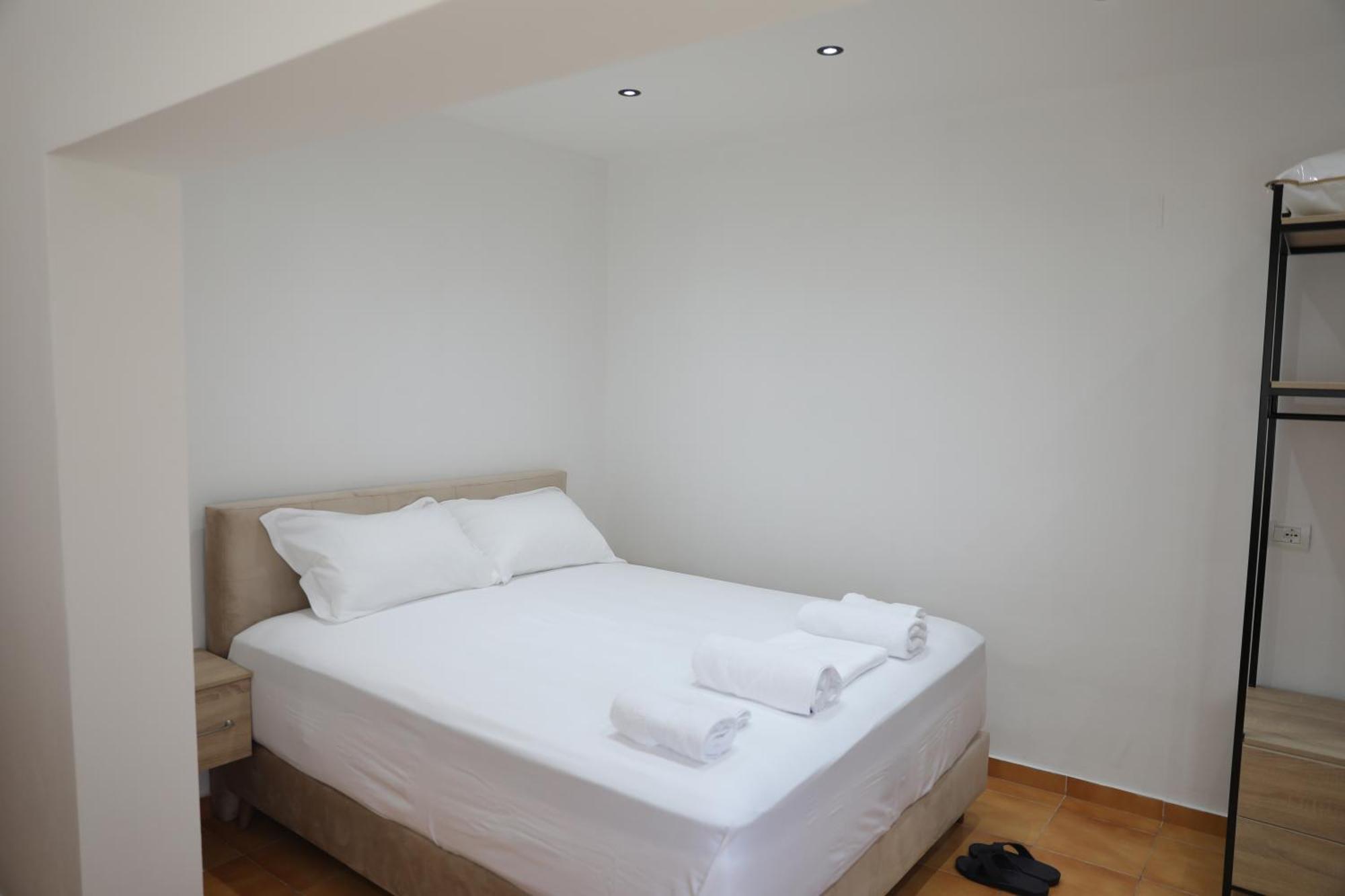 Guest House Esanbja Berat Exterior photo