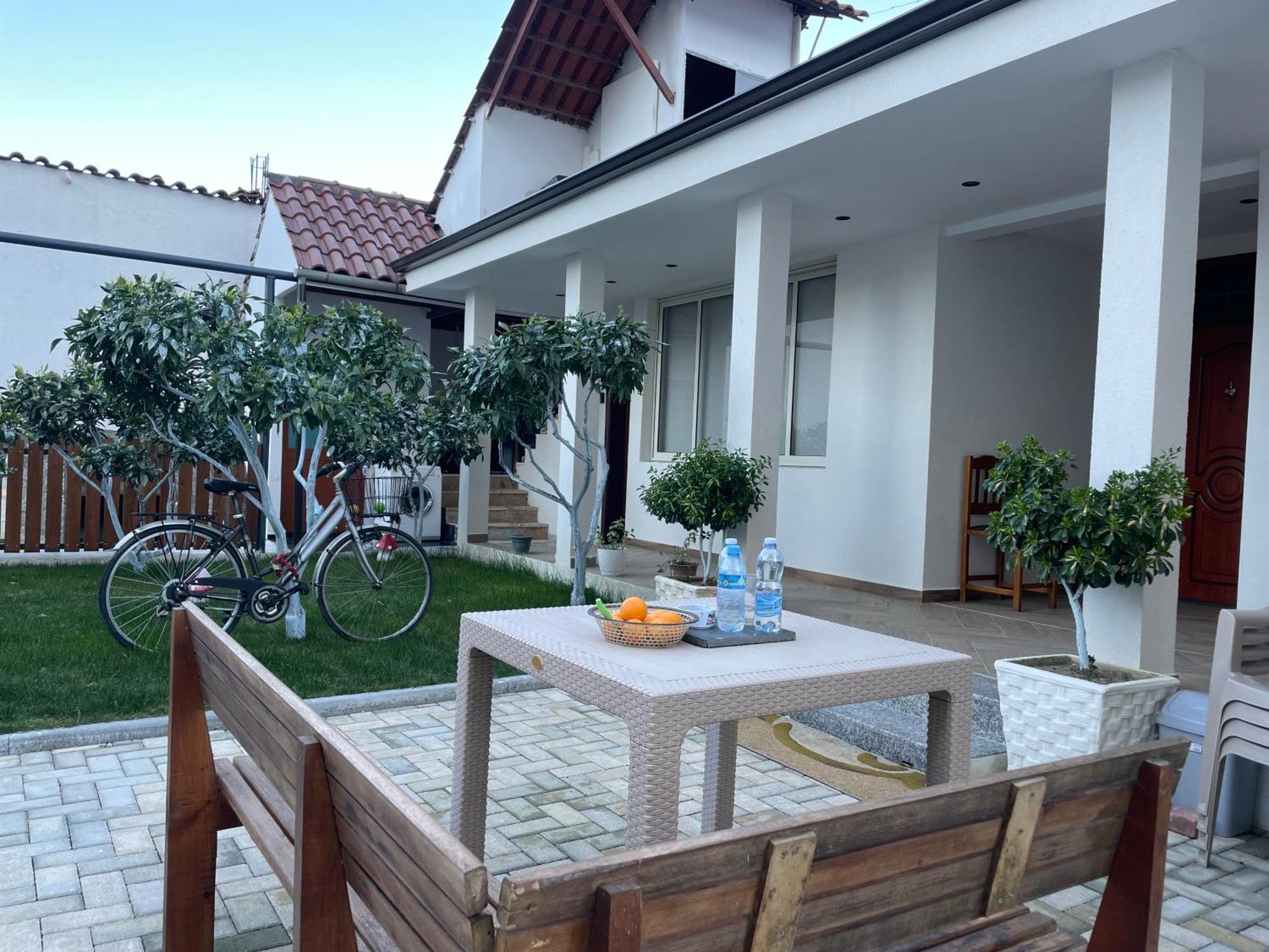 Guest House Esanbja Berat Exterior photo